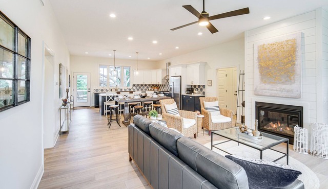 Walk to Lake Erie: Sleek Retreat w/Screened Patio