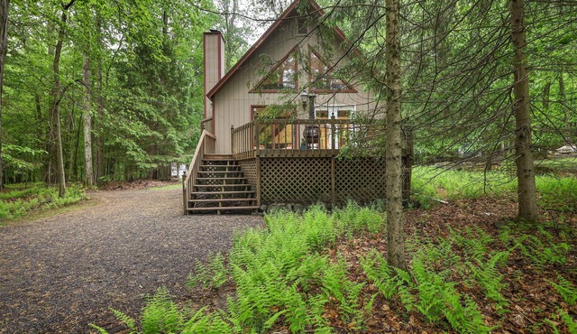 Walk to Lake-Firepit-Hot Tub- Casinos-Fireplace- Kayaks-Bikes