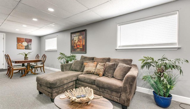 Walk to Lake Fishing Retreat in Wewahitchka