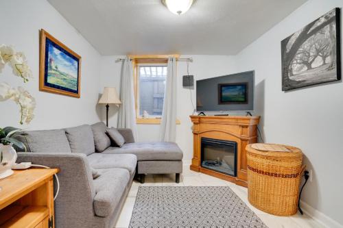 Walk to Lake George Guest Suite in Oak Grove