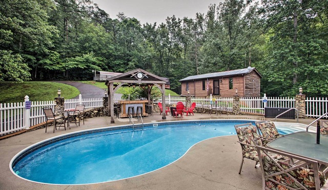 Walk to Lake: Henry Group Getaway w/Outdoor Fun!