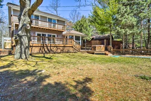 Walk to Lake Michigan Spacious Mears Home!