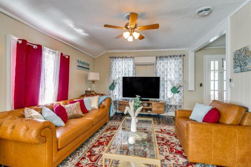 Walk to Lake Ontario and Parks! Lovely Apartment