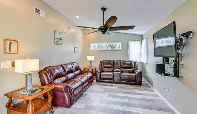 Walk to Lake! Pet-Friendly Cottage in Honeoye