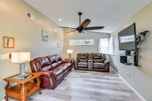 Walk to Lake! Pet-Friendly Cottage in Honeoye