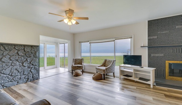 Walk to Lake St Clair - Michigan Getaway!