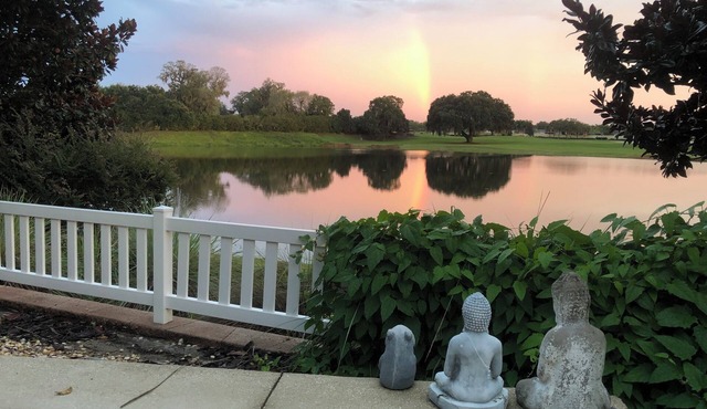 Walk to Lake Sumter Landing from Virginia Trace 2/2 WATERFRONT Courtyard Villa