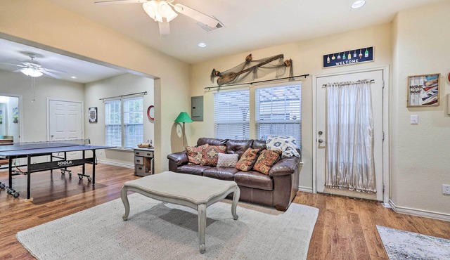 Walk to Lake: Townhome w/Hot Tub in Afton!
