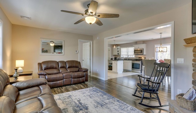 Walk to Lake Wallenpaupack: Poconos Vacation Home