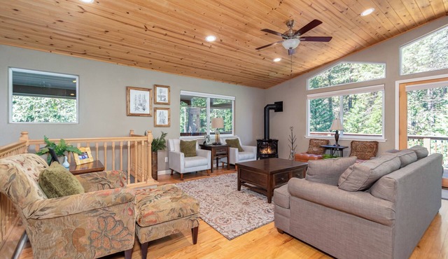 WALK TO LAKEMONT PINES LAKE AND ARNOLD RIM TRAIL W/AIR CONDITIONING