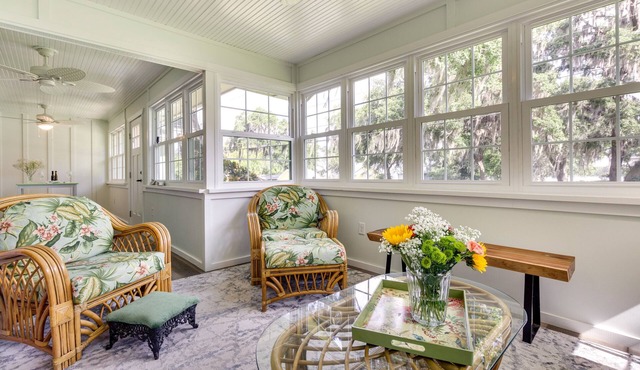 Walk to Lakes! Tropical Escape in Mount Dora