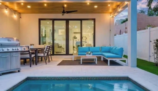 Walk to LasOlas | 4BR | Htd Pool | 5 mins to Beach