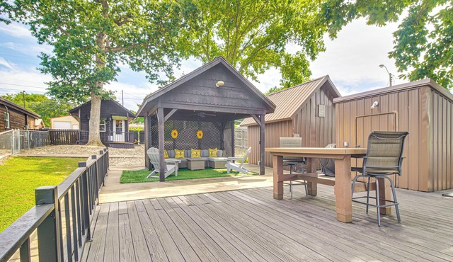 Walk to Launch: Lakefront Cabin w/Deck in Grove!