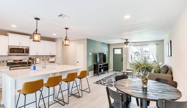 Walk to Lewisville Lake: Dog-Friendly Texas Home