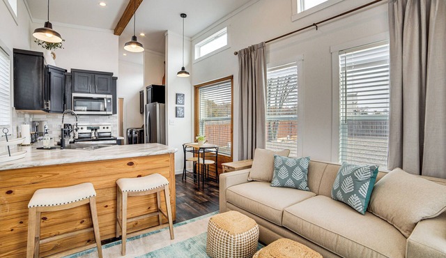 Walk to Lewisville Lake: Cozy Couple’s Retreat