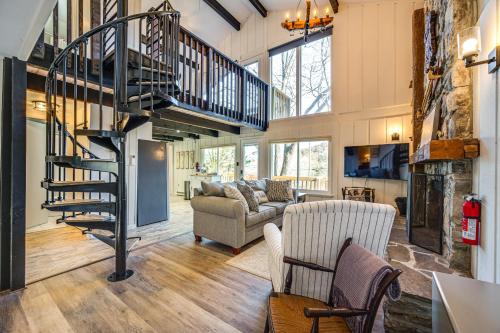 Walk to Liberty Mountain Lake-View Ski Retreat!