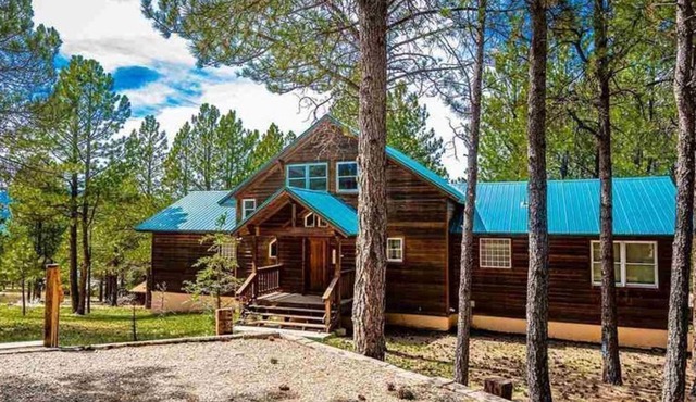 Walk to Lift | Wheeler Views | Hot Tub | Rustic Chalet