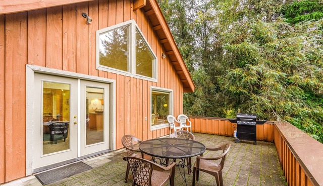 Walk to lifts from this chalet with views and a spacious deck