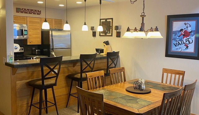 Walk to Lifts, Mtn View, Indoor Hot Tub and Pool, Underground Parking!