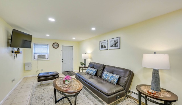 Walk to Lincoln Park: Jersey City Commuter Apt!