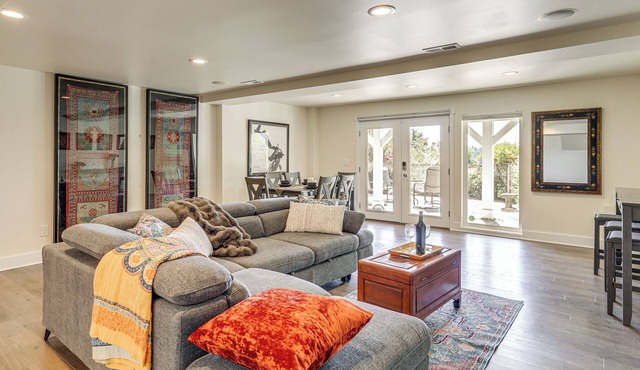 Walk to Lincoln Park: Charming Couples Getaway