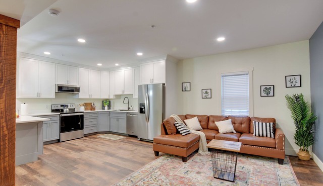 Walk to Lititz Springs Park: Cozy Getaway!