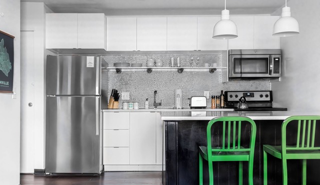 Walk to Live Music + DT | Shared Patio + Stylish Suite | SoBro Guest House #7