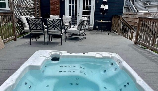 Walk to Long Island Sound Private Pool & Hot Tub 4BR on Half Acre
