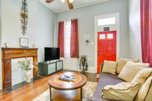 Walk to Magazine St: NOLA House in Irish Channel!