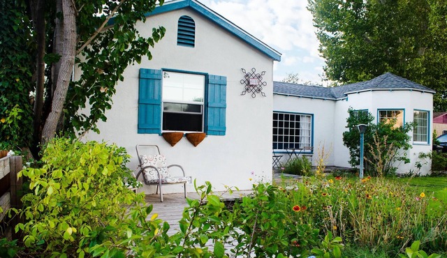 Walk to Main St! 20 min drive to Whitney Portal. High speed internet