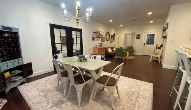 Walk to Main St, Game Room w/Arcade Cozy Cottage Sleeps 6