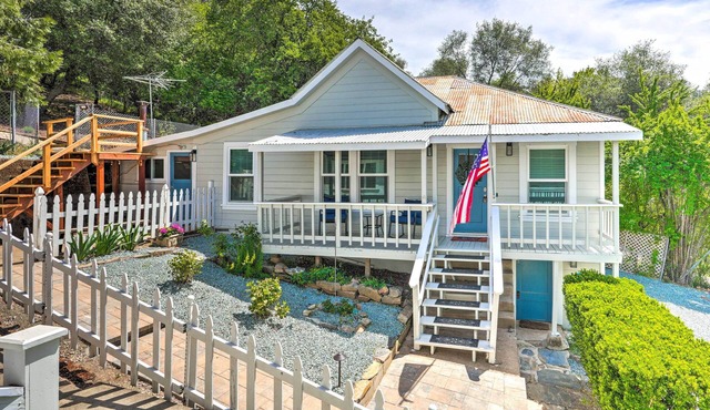Walk to Main St: Historic Cottage in Sutter Creek
