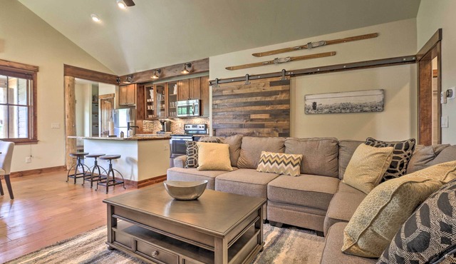 Walk to Main St & Marina: Grand Lake Cabin!