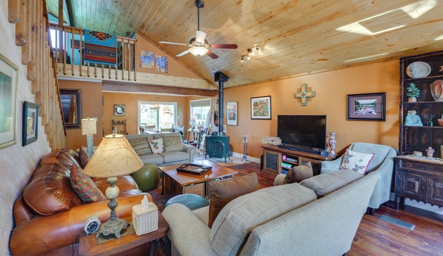 Walk to Main St: 'Mountain Creek Home' w/GAMEROOM