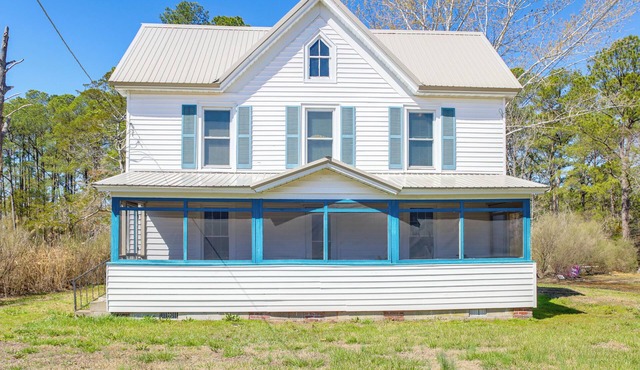 Walk to Main Street: Family-Friendly Crisfield Gem