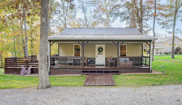 Walk to Marina & Beach: Charming Home in Hardin