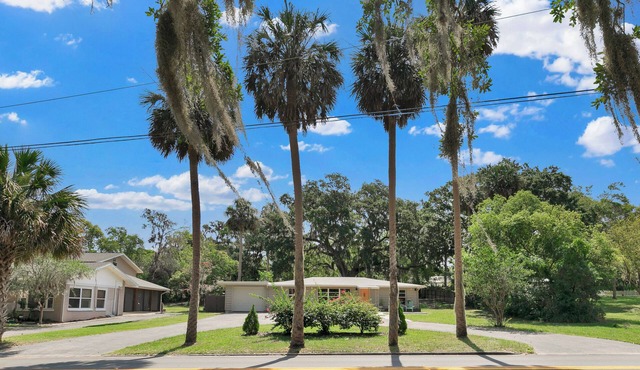 Walk to Marina, Park View Palms, Mid-Century Home, Sleeps 6, Pet Friendly Fence