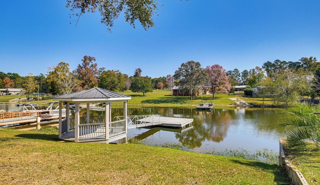 Walk to Marina! Prosperity Home w/Screened Porch