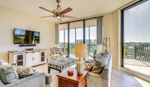 Walk to Marina + Restaurants: Cape Coral Escape!