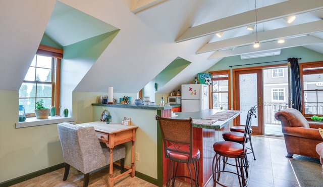 Walk to Marina: Dog-Friendly Lake Ontario Studio