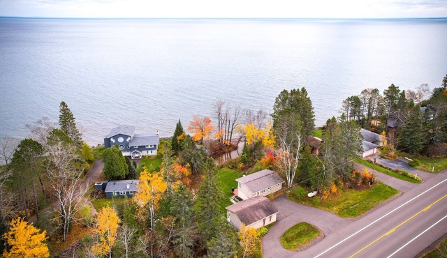 Walk to McQuade Harbor: Lake Superior Retreat