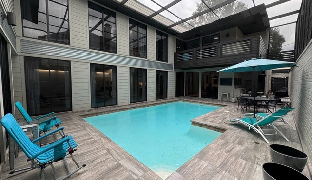 Walk to Med Center PRIVATE POOL! 5 bedrooms, 3.5 baths renovated fully furnished