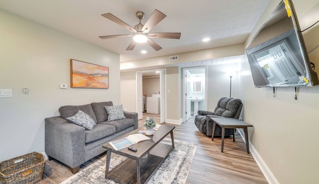 Walk to Mellwood Art Center: Home w/Private Deck!