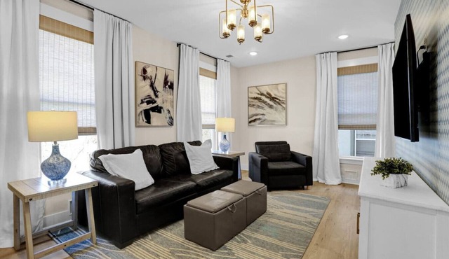 Walk to Memphis Nightlife | 100 Yr Old Cozy Apt