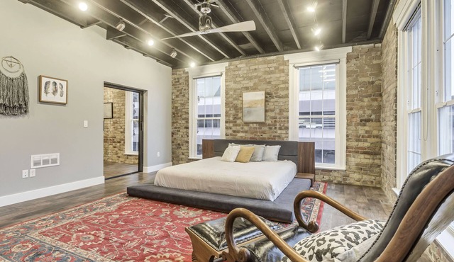 Walk to Metro, Convention Center, Restaurants, Nightlife, No Car needed!