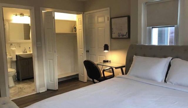 WALK TO METRO/ENTIRE HOUSE/3 MASTERBEDS Short-term