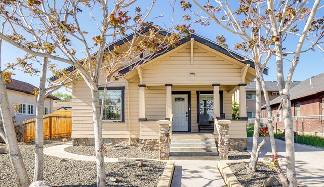 Walk to Midtown: Charming Reno Retreat