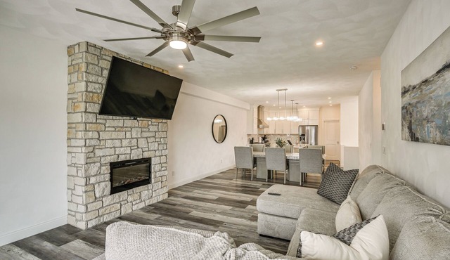 Walk to Mississippi River: Grafton Townhome!