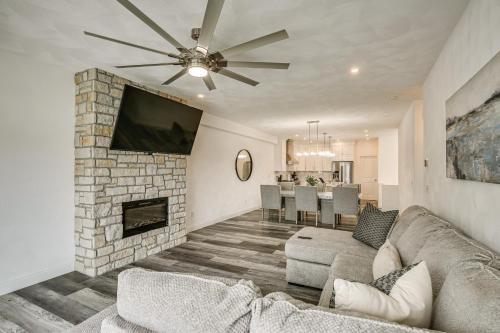 Walk to Mississippi River Grafton Townhome!