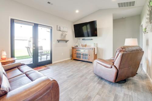 Walk to Moses Lake! Family Home with Fenced Yard